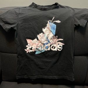 Adidas women tshirt size S